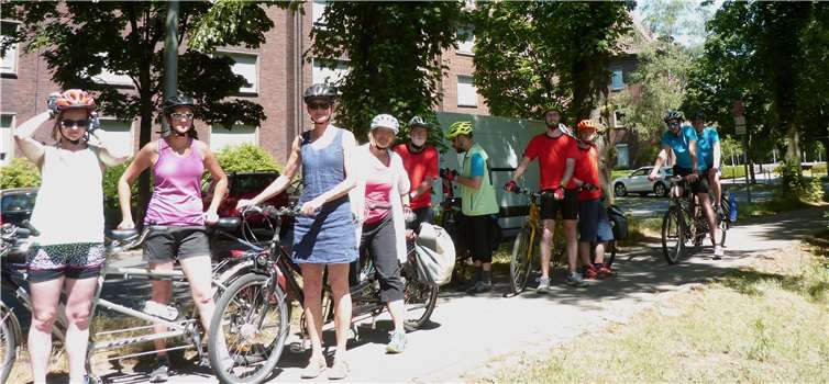 Die Radler vor dem Start.