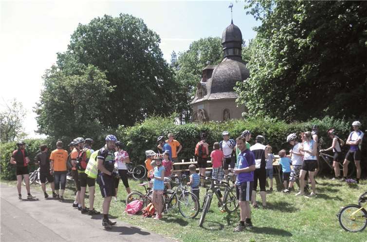 Die Radsportgruppe vor dem Start in Üxheim. privat