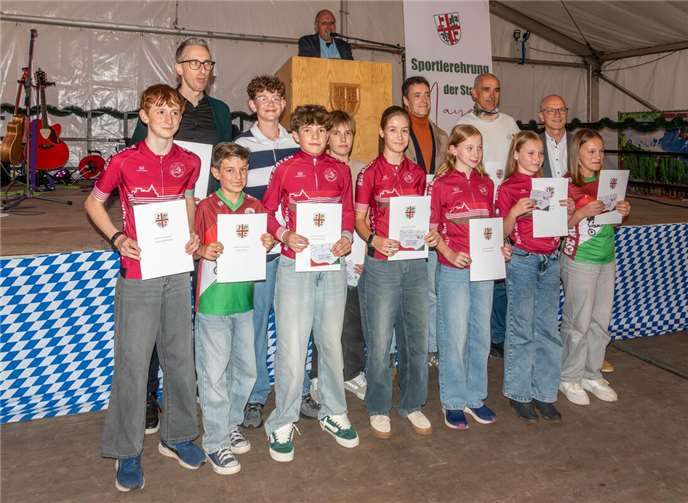 Die Radsportlerinnen und Radsportler des RSC Mayen bei der Sportlerehrung in Mayen.  Foto: Jürgen Kindel