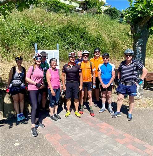 Die Radtour hielt die Teilnehmer nicht nur fit, sondern vermittelte ihnen auch Wissenswertes über die Zeugnisse römischer Besiedlung und Militärarchitektur in Neuwied.  Foto: ADFC Neuwied