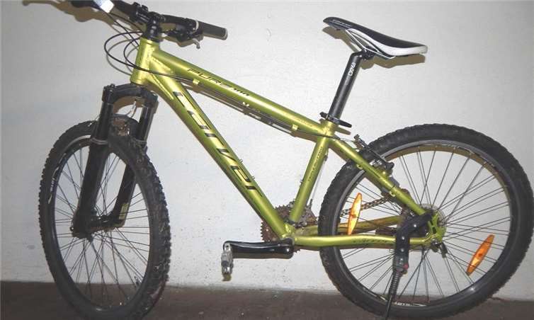 Die Räder lagen am Ende der Koblenzer Straße. Es ist von einem Diebstahl auszugehen.