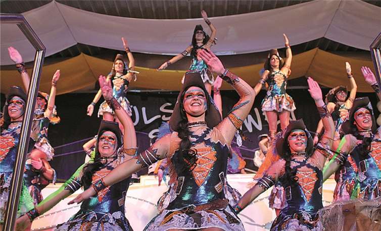 Die Räuberbräute eroberten die Bühne und rissen das begeisterte Publikum mit sich. privat