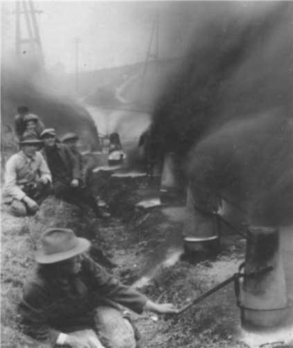 Die Räucherwehr im Einsatz an den Öfen.Quellen: Werner Schüller