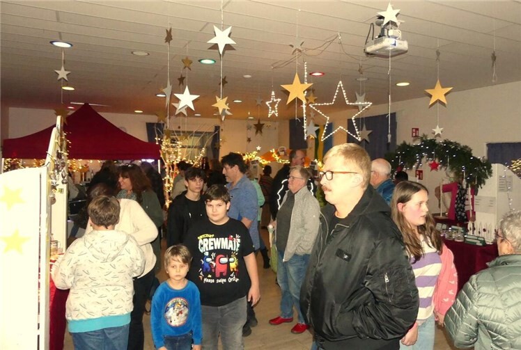 Die Räumlichkeiten der Astrid-Lindgren-Schule wurden beim Event „Winterzauber“ zu einem großen Basar. Foto: TE