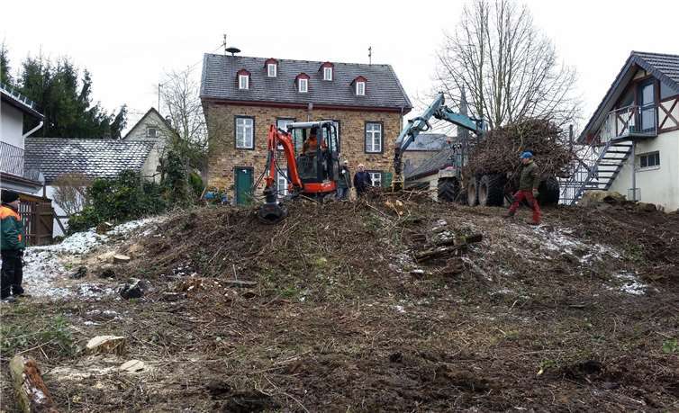 Die Räumung des Baufeldes für den barrierefreien Gemeindesaal-Anbau ist geschafft. Privat