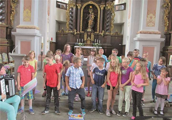 Die Rainbow Company - der Kinderchor aus Blankenrath, unter der Leitung von Tatjana Schweizer.
