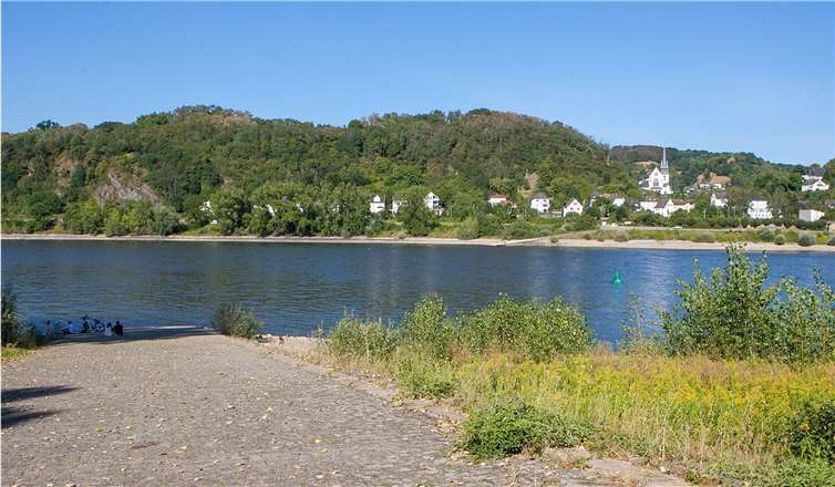 Die Rampe am Ende des Trifter Weges in Sinzig, auch als „Panzerstraße“ bekannt, wäre eine von mehreren möglichen Örtlichkeiten für eine neue Rheinbrücke. Fotos: -JOST-