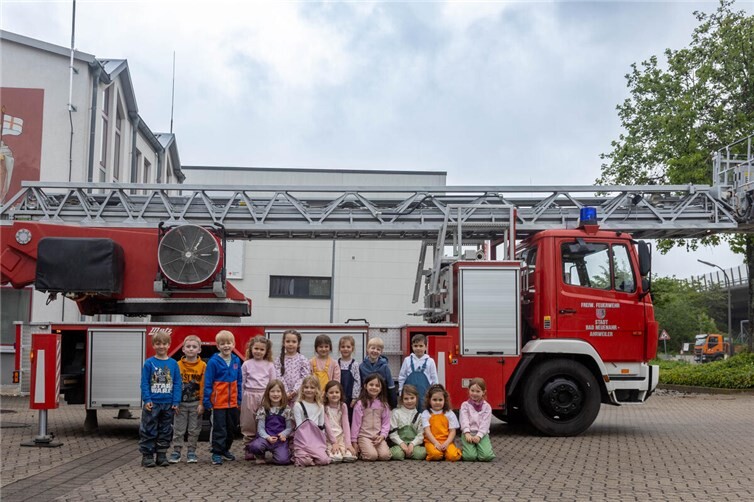 Die Rappelriesen zu Besuch bei der Feuerwehr in Bad Neuenahr.