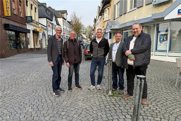 Die Ratsmitglieder der FWG Sinzig stehen für eine sachliche Diskussion sowie fundierte Entscheidungsgrundlage, anstatt voreilige Schlussfolgerungen oder politisch motivierte Erwartungen.