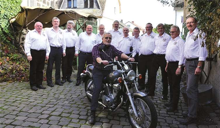 Die Razejunge freuen sich auf die bevorstehenden Arbeiten im Wingert und eine ertragreiche Lese.privat