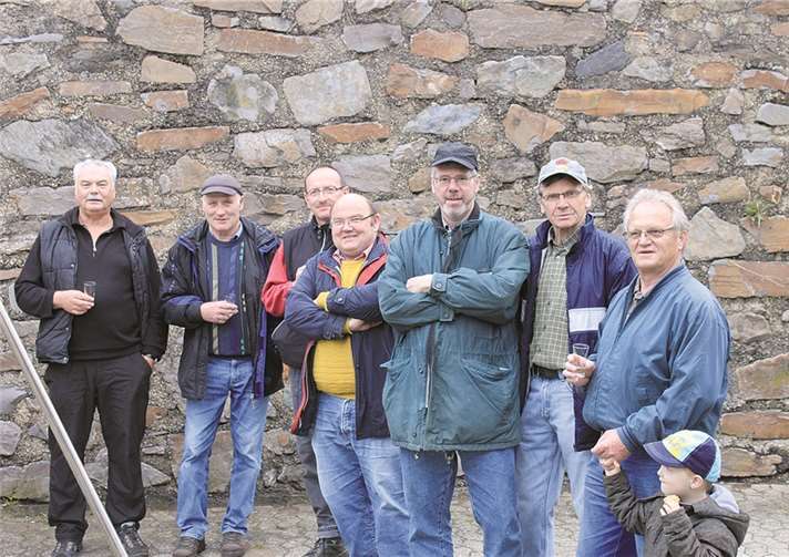 Die „Razejungen“ beendeten ihren Arbeitstag mit einer kleinen Feier zum 15-jährige Jubiläum. Privat