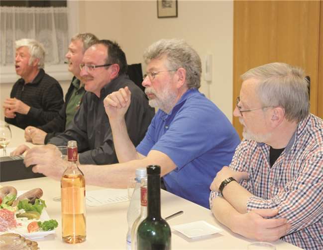 Die Razejungen genossen die gelungene Veranstaltung, bei der wieder viel gelernt und besonders edle Tropfen verköstigt wurden.privat