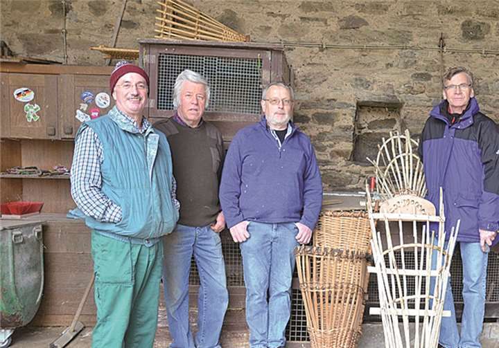 Die Razejungen in der Werkstatt auf den Oberen Lehmerhöfen, die Razejung Manfred Becker zur Verfügung gestellt hat.privat