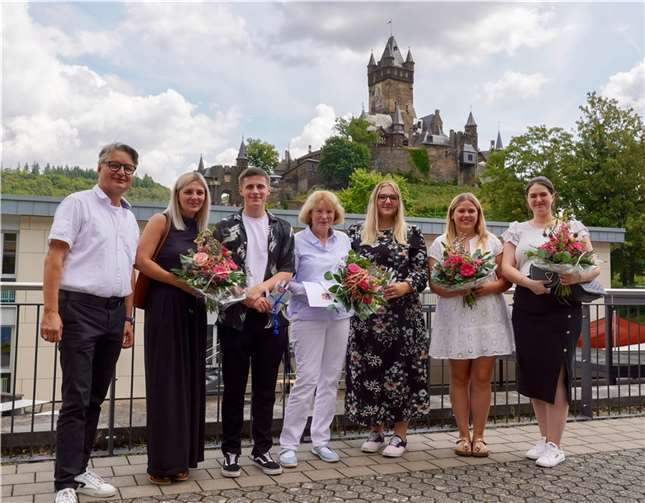 Die Realschule plus Cochem würdigt scheidende Lehrkräfte und FSJler. Foto: Carsten Peters
