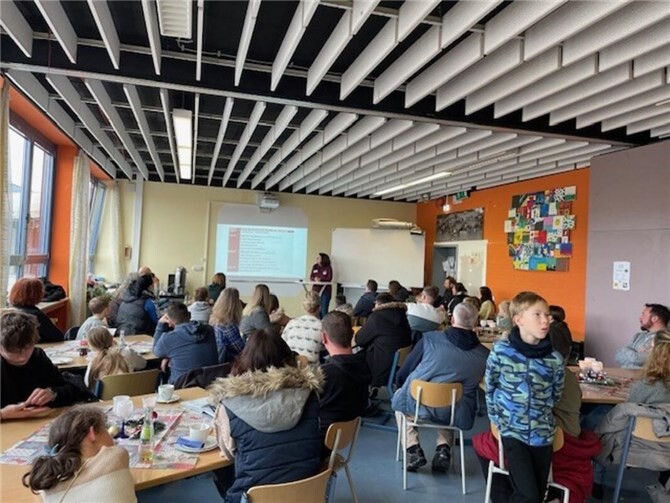 Die Realschule plus Puderbach präsentierte sich beim Tag der offenen Tür zahlreichen großen und kleinen Besuchern, die trotz des ersten Advents Einblicke in die Arbeit der Schulgemeinschaft erhalten wollten.