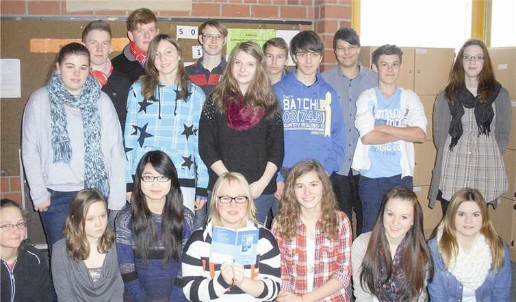 Die Realschulklasse 9R liest Schiller. privat