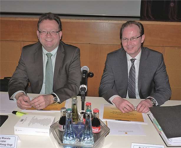 Die Rechtsanwälte Georg Moesta und Rudolf Krechel standen den Ratsmitgliedern Rede und Antwort.