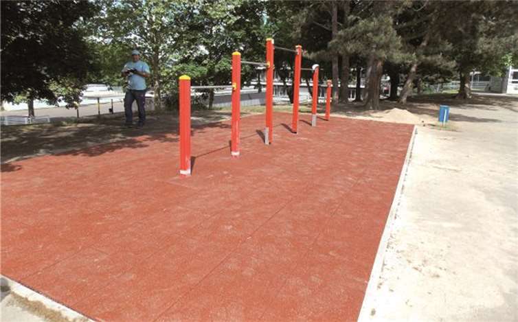 Die Reckanlage strahlte nach getaner Arbeit in neuem Glanz. privat