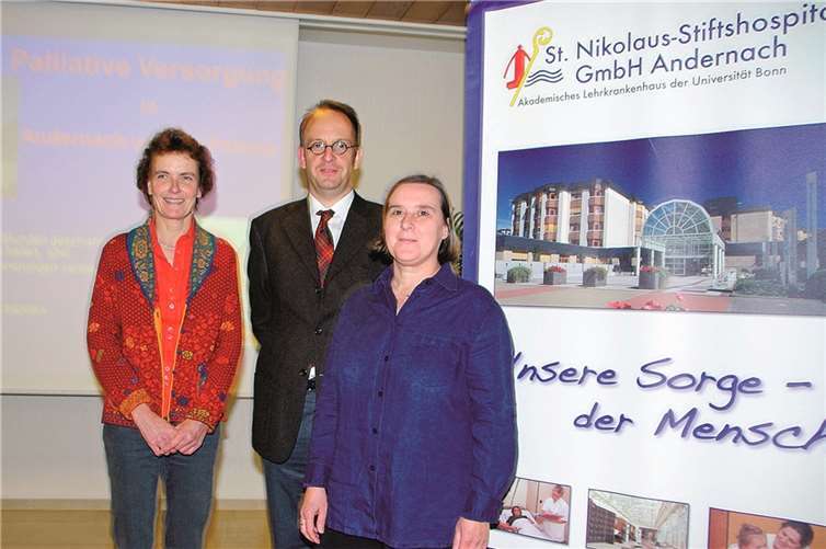 Die Referenten Thomas Dr. Dyong, Brigitte Protzmann und Margarete Schmitz referierten über das Thema Palliativmedizin.privat