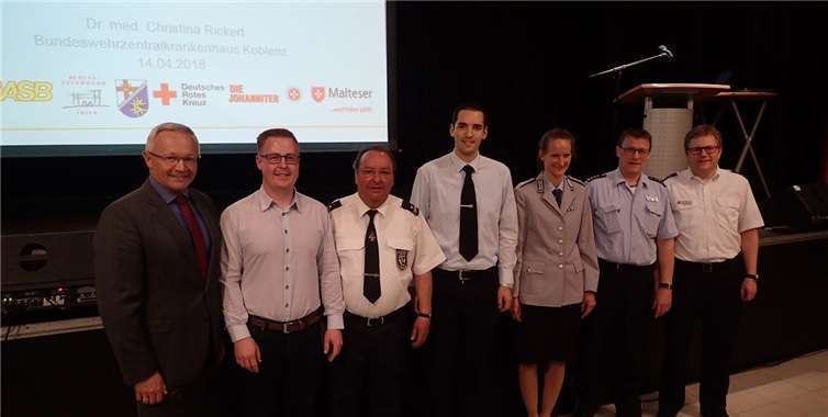 Die Referenten am Nachmittag v.l.n.r.: Achim Hallerbach (Landrat), Christian Neitzer, Werner Böcking (KFI), Matthias Lemgen (Presseteam), Dr. Christina Rickert (BwZK Koblenz), Eugen Linden (EPHK PD Mayen) und Holger Kurz (stv. KFI).