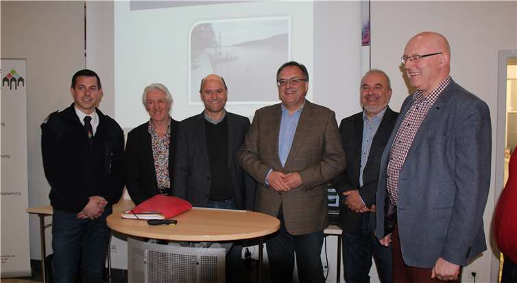 Die Referenten des Workshops „Hochwasserschutzkonzept“: Ronny Zillig, Ralf Schernikau,Michael Faßbender, Bernd Weidenbach, Frank Kauth und Rolf Flerus (v.l). Fotos:-KMI-