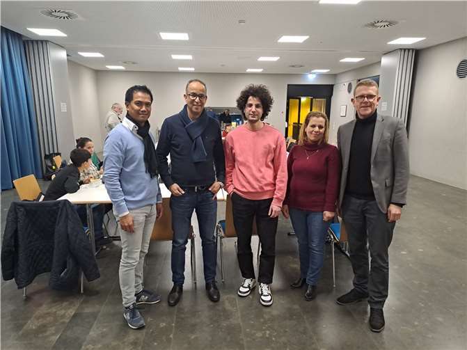 Die Referent:innen des Abends: v.l. Dirk Schaefer, Mohamed Belbaz, Nour Beski, Raghida El Sawiri und Sebastian Mählmann (Moderator). Foto: Bürgerzentrum Lützel