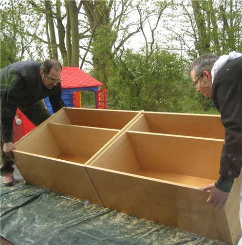 Die Regalschränke wurden ebenfalls angepasst.privat