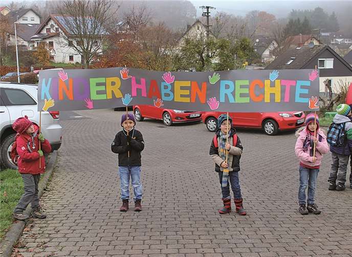 Die Regenbogenschule Schalkenbach lädt zur Kinderrechte-Wanderung ein. privat