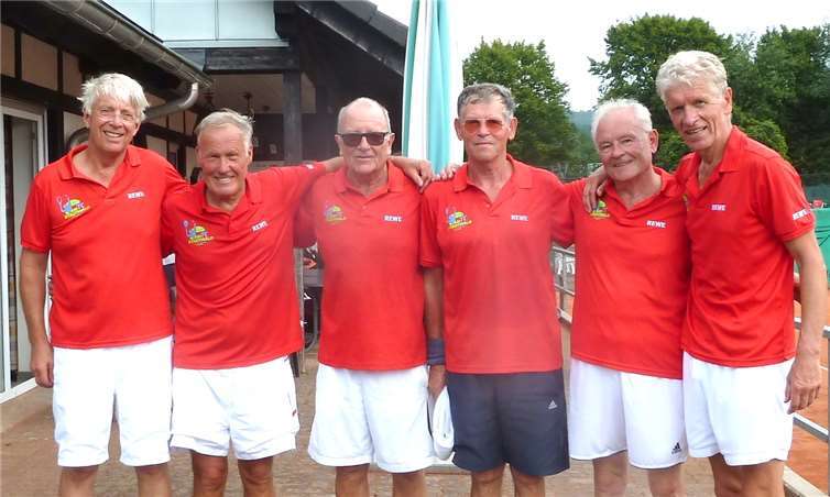 Die Regionalliga winkt (v.l.): Winfried Schardt, Josef Kuhlmann, K. Gunter von Kajdacsy, Hubert Häckel, Dr. Wolf Jorke (Mannschaftsführer), Wolf-Ullrich Scherhag.privat