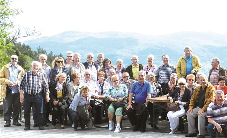 Die Reisegesellschaft der „Alten Herren der SG“ pausierte auf den Höhen der Vogesen.FA