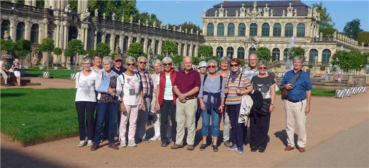 Die Reisegruppe am Zwinger in Dresden.Quelle: Irmhild Füllenbach