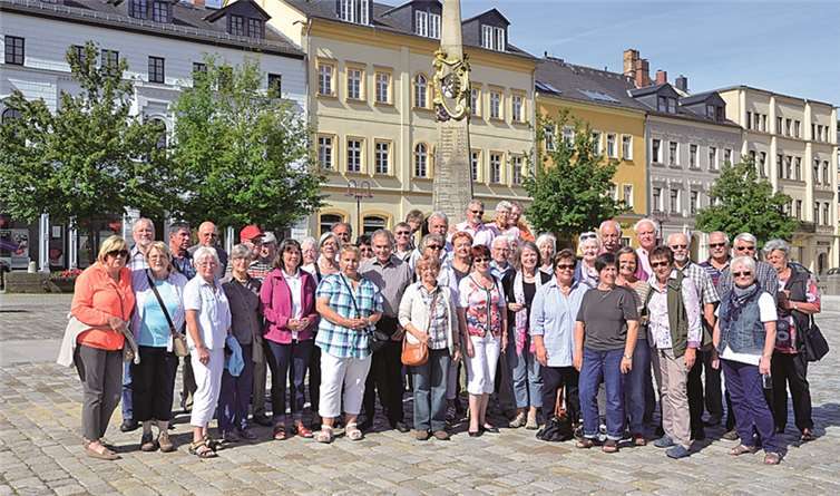 Die Reisegruppe bestaunte den schönen Marktplatz in Sebnitz.privat