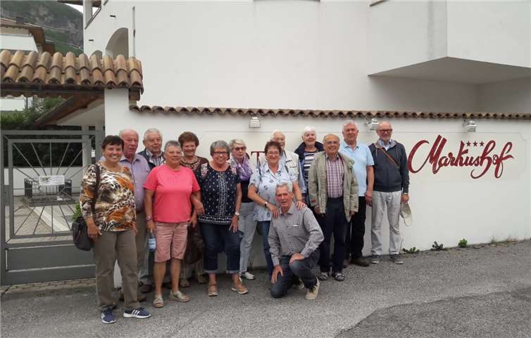 Die Reisegruppe der AWO Karthausevor ihrem Hotel.Foto: privat