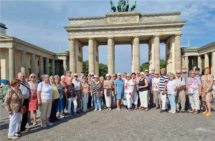 Die Reisegruppe der AWO Oberbieber vor dem Brandenburger Tor.  Foto: privat