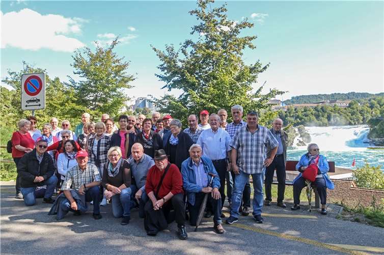 Die Reisegruppe der DJK Ochtendung am Rheinfall in Schaffhausen. Quellen: DJK Ochtendung