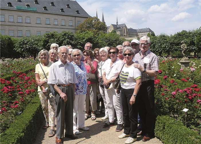 Die Reisegruppe des Bridge-Clubs Bad Neuenahr-Ahrweiler im Rosengarten der Neuen Residenz in Bamberg. privat