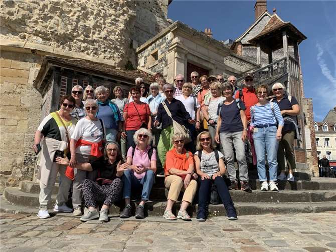 Die Reisegruppe des CBF Koblenz am Quai von Honfleur. Foto: Elisabeth Domenichini