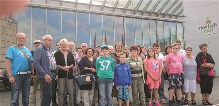 Die Reisegruppe des Verkehrs- und Verschönerungsvereins Raubach während des Besuches in Köln.privat