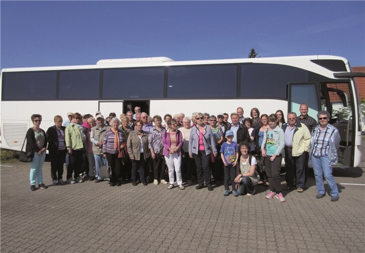 Die Reisegruppe frisch und munter vor dem „Erstürmen“ des Gartenschaugeländes auf dem ehemaligen Kasernenareal in Landau.privat