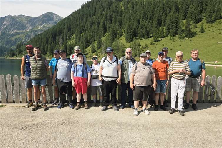 Die Reisegruppe im Wanderurlaub im Allgäu am Oberjoch. Fotos: Franziskanerbrüder vom Heiligen Kreuz