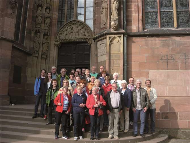 Die Reisegruppe verbrachte einen informativen Tag im sonnigen Worms.