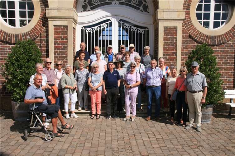 Die Reisegruppe vor Burg Hülshoff. Quelle: Kolpingfamilie Lahnstein St. Barbara