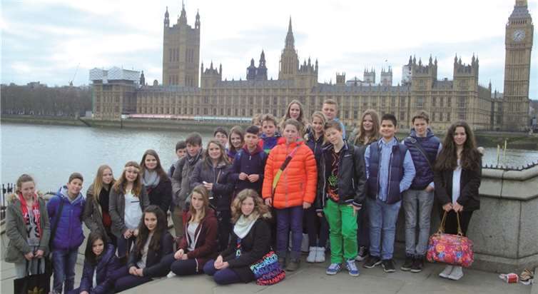 Die Reisegruppe vor dem Houses of Parliament.  Privat