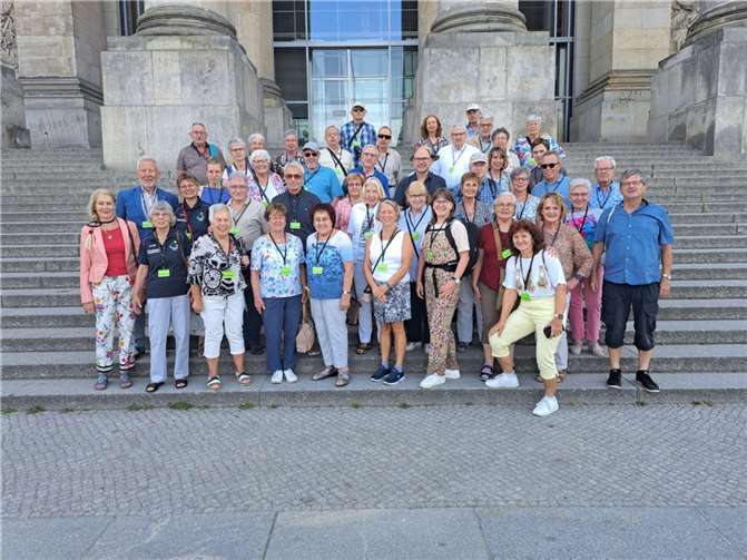 Die Reisegruppe vor dem Reichstag. Quelle: Westerwald-Verein