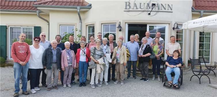 Die Reisegruppe vor dem Weingut Baumann.  Foto: privat