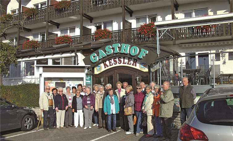 Die Reisegruppe vor ihrer Unterkunft. privat