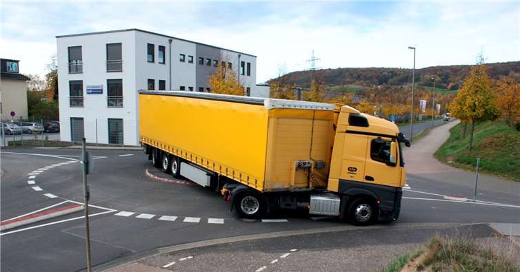 Die Remagener Grünen sehen am Kreisel Joseph-Rovan-Allee und Römerstraße die Sicherheit von Fußgängern und Radfahrern gefährdet. privat