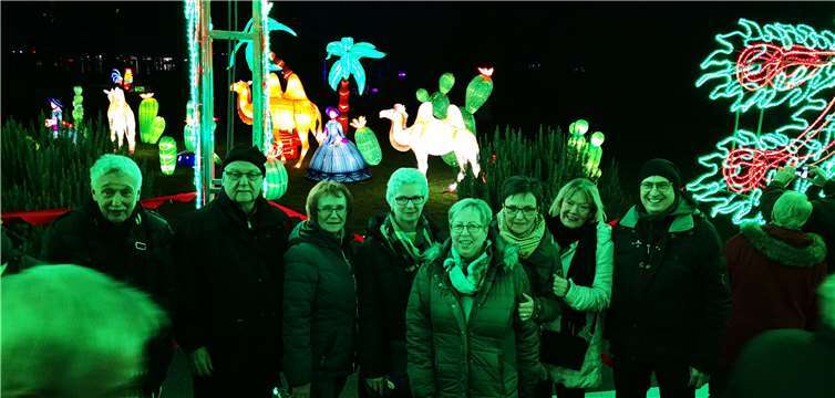 Die Remagener Gruppe vor dem Eingang zum Kamelgehege.Foto: privat