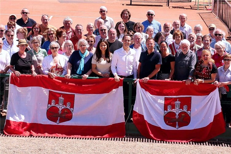 Die Remagener Reisegruppe und ihre französischen Gastgeber.