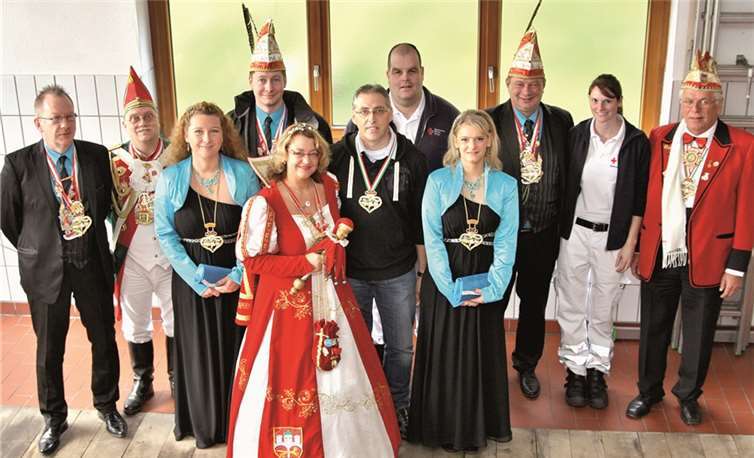 Die Remagener Tollitäten ließen es sich auch in diesem Jahr nicht nehmen, dem Team der DRK-Rettungswache in Remagen ihren persönlichen Dank für die geleistete Arbeit zu überbringen und den Sessionsorden zu überreichen. Thorsten Trütgen